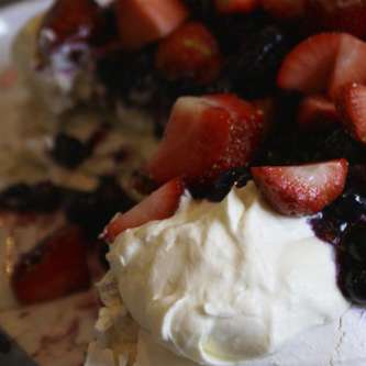 Eis mit Erdbeeren