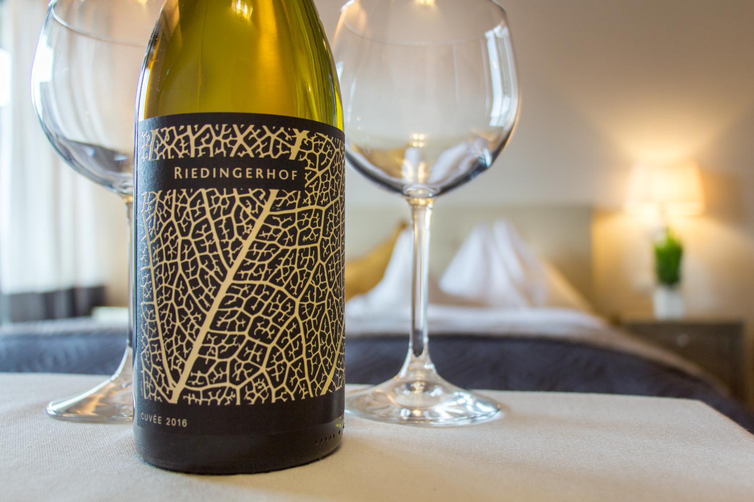 Weißwein vom Riedingerhof – Doppelzimmer Elegance