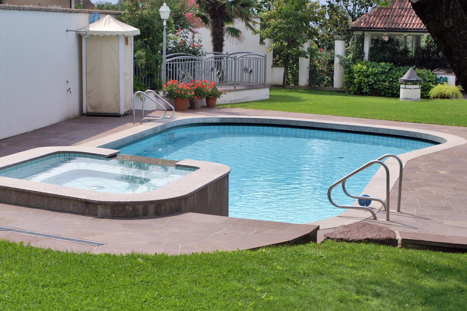 Pool & Whirlpool