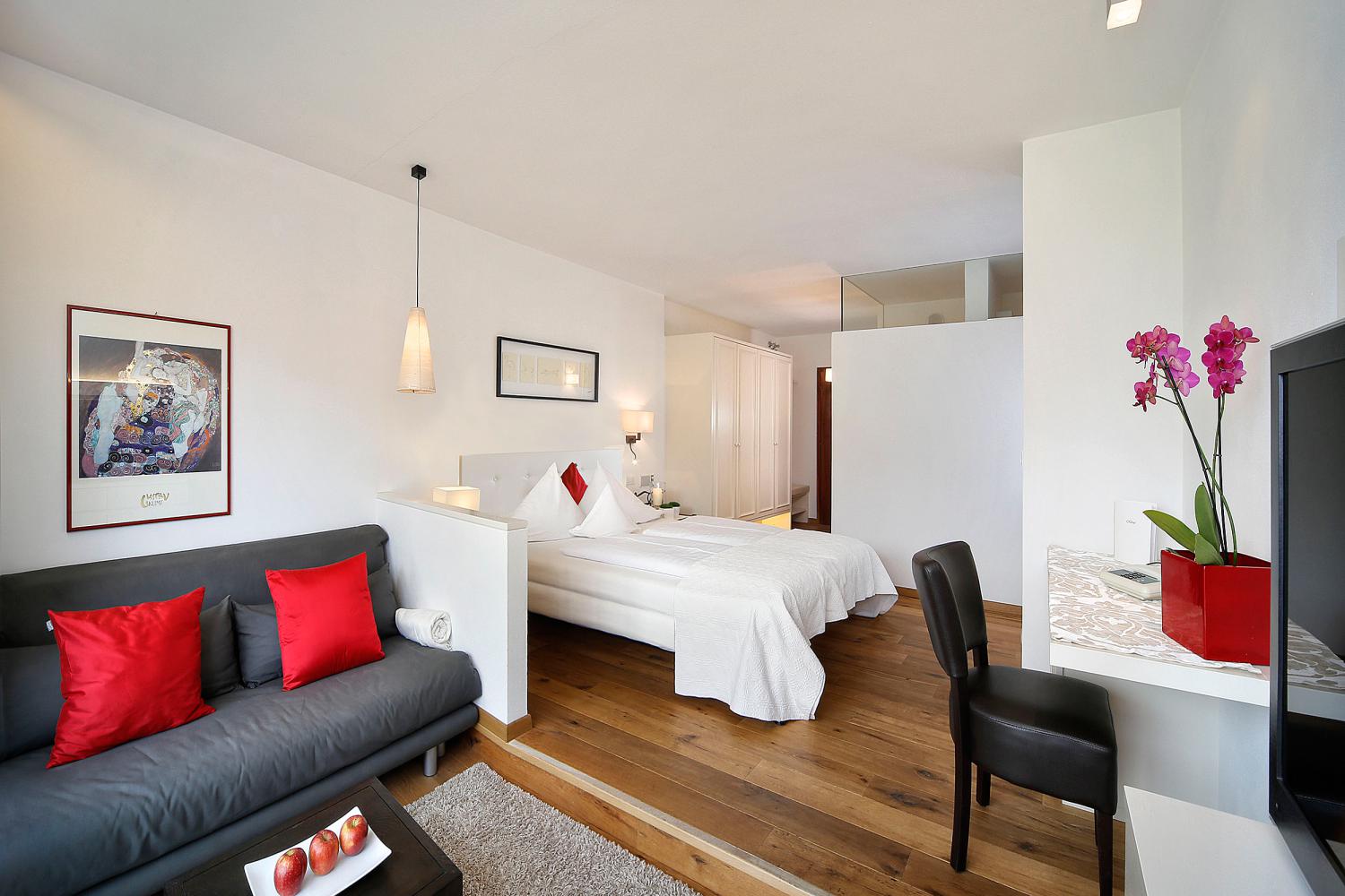 Schlafzimmer mit Schlafsofa – Gartensuite Markise