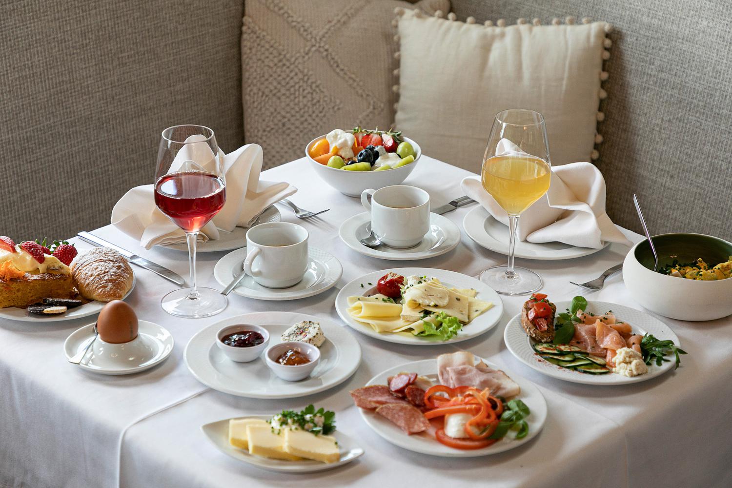 Frühstückstisch in der Pension Riedingerhof